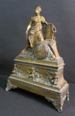 Pendule commémorative en bronze doré représentant une Indienne, les chaines...