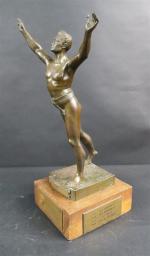 FUGERE Henri (1872-1944) : Athlète vainqueur. Bronze patiné, signé. Haut.:...