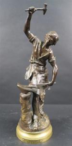 MOREAU Louis (1883-1952) : Forgeron. Bronze patiné signé, socle marqué...