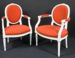 Deux fauteuils cabriolets médaillons d'époque Louis XVI en bois repeint...
