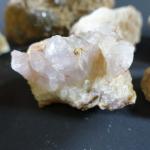 GEOLOGIE / MINERAUX - Ensemble de douze minéraux cristallisés comprenant...