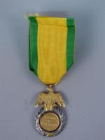 France Médaille militaire, 2è type. Argent, émail (éclats), ruban (moderne).