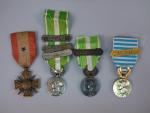France Lot de 4 décorations : Croix de guerre, Maroc, Levant......