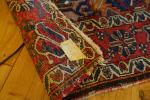 Tapis d'Orient en laine nouée à riche décor de motifs...