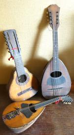 Trois mandolines d'époque XIXème siècle (usures accidents).
216