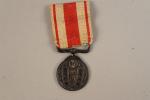 Japon Médaille du Couronnement de l'Empereur Thisho, 1915. Argent, ruban,...