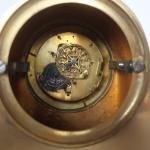 Petite pendule borne d'époque Empire en bronze ciselé doré à...