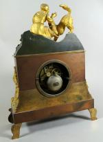Pendule d'époque milieu du XIXème siècle en bronze patiné et...