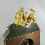Pendule d'époque milieu du XIXème siècle en bronze patiné et...