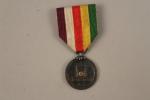 Japon Médaille du couronnement de Hiro Hito. Argent, ruban, écrin,...