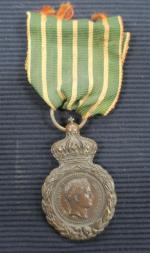 France Médaille de Sainte-Hélène. Bronze, ruban. (usures)