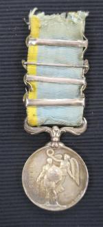 Grande-Bretagne Médaille de Crimée. Argent, ruban, 4 agrafes Inkermann, Balaclava,...