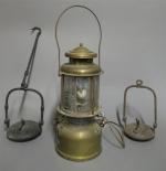 Lampe à pétrole électrifiée Coleman en laiton, deux lampes à...