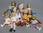 Lot de onze poupées modernes en plastique, tissu et biscuit...