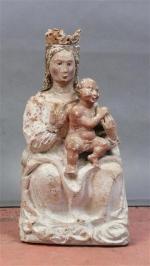 46 - Vierge à l'Enfant représentée assise sur un trône...