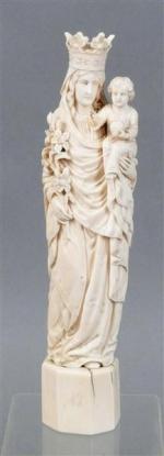 54 - Vierge à l'Enfant bénissant en ivoire sculpté, ép....