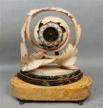 107 - Curieuse pendule en albâtre sculpté d'époque XIX' à...