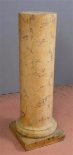197 - Colonne cylindrique en stuc peint faux marbre, base...