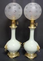 Paire de lampes à huile d'époque Napoléon III en porcelaine...