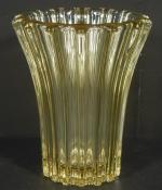 D'AVESN Pierre (1901-1990) : Vase évasé à côtes en verre...