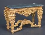 Curieux modèle de table de milieu de style Louis XIV...