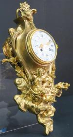 Cartel d'applique de style Louis XV en bronze doré à...