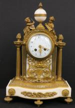 Pendule borne de style Louis XVI en bronze doré et...