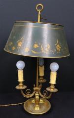 Lampe bouillotte à trois lumières en bronze de style Restauration,...