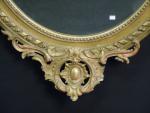 Glace ovale d'époque Napoléon III en bois stuqué doré à...