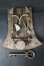 Importante serrure et sa clé en fer forgé, ép. XVIII'...
