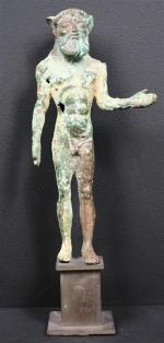 Personnage à l'antique en bronze patiné. Haut : 32 cm,...