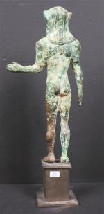 Personnage à l'antique en bronze patiné. Haut : 32 cm,...
