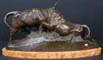 CLESINGER Jean-Baptiste (1814-1883) : Combat de taureaux. Bronze patiné, signé...
