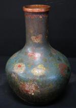 CHINE - Vase à panse en bronze et émaux cloisonnés...