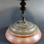 MOIGNIEZ Jules (1835-1894) : Coupe ronde sur pied en bronze...
