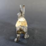 VIENNE : Lièvre faisant pique-aiguilles en bronze peint. Haut :...