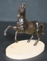 Cheval cabré. Bronze à patine brune. Italie, ép. début XIX'....