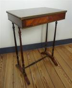Petite table de salon d'époque Napoléon III en placage de...