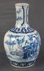 EXTREME-ORIENT : Grand vase en céramique émaillée à décor en...