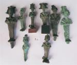 51 - HUIT STATUETTES en bronze représentant Osiris dont deux...