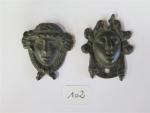 102 - DEUX APPLIQUES à tête féminine. Bronze. Epoque romaine....