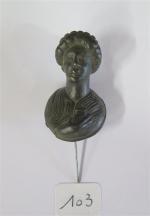 103 - BUSTE de divinité féminine. Bronze. Epoque romaine. Haut....