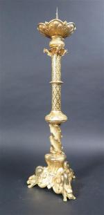 Pique-cierge en bronze doré XIX's de style néogothique, base tripode...