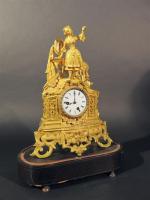 Pendule d'époque Louis-Philippe en bronze doré à décor d'une danseuse...