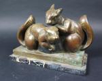 FONTINELLE Louis (1886-1964) : Deux écureuils. Bronze patiné, signé, sur...