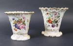 PARIS : Deux vases cornets de forme aplatie d'époque Louis-Philippe...