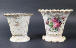 PARIS : Deux vases cornets de forme aplatie d'époque Louis-Philippe...