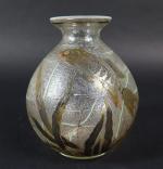 ADAT : Vase boule à col étranglé en verre à...