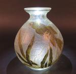 ADAT : Vase boule à col étranglé en verre à...