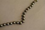 Bracelet de perles de cultures grises avec fermoir. Longeur 19...